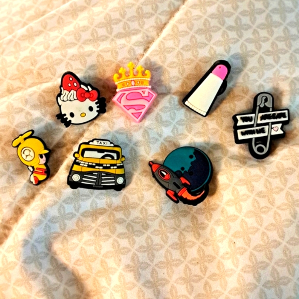 Lot of 7 jibbitz (NWOT)